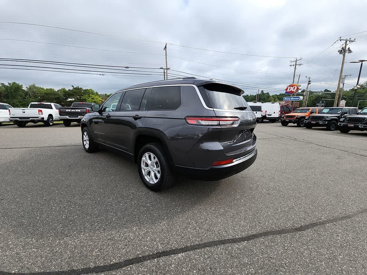 Used 2023 Baltic Gray Metallic Clearcoat Jeep Limited image 7
