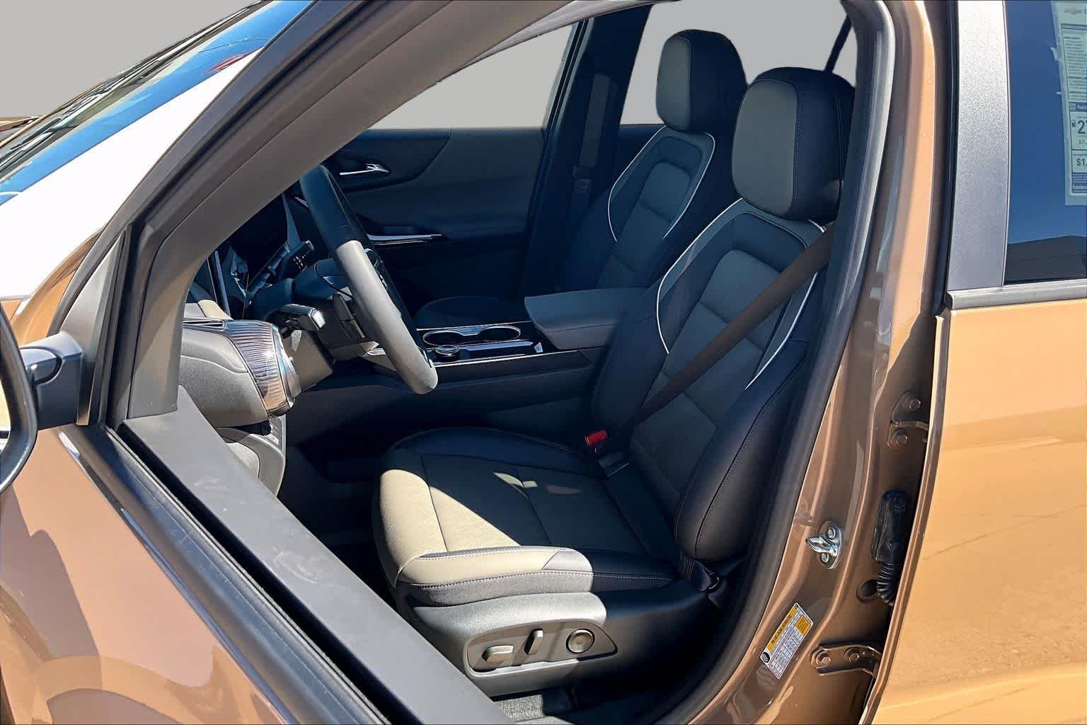 2027 Chevrolet Equinox LT - Photo 9