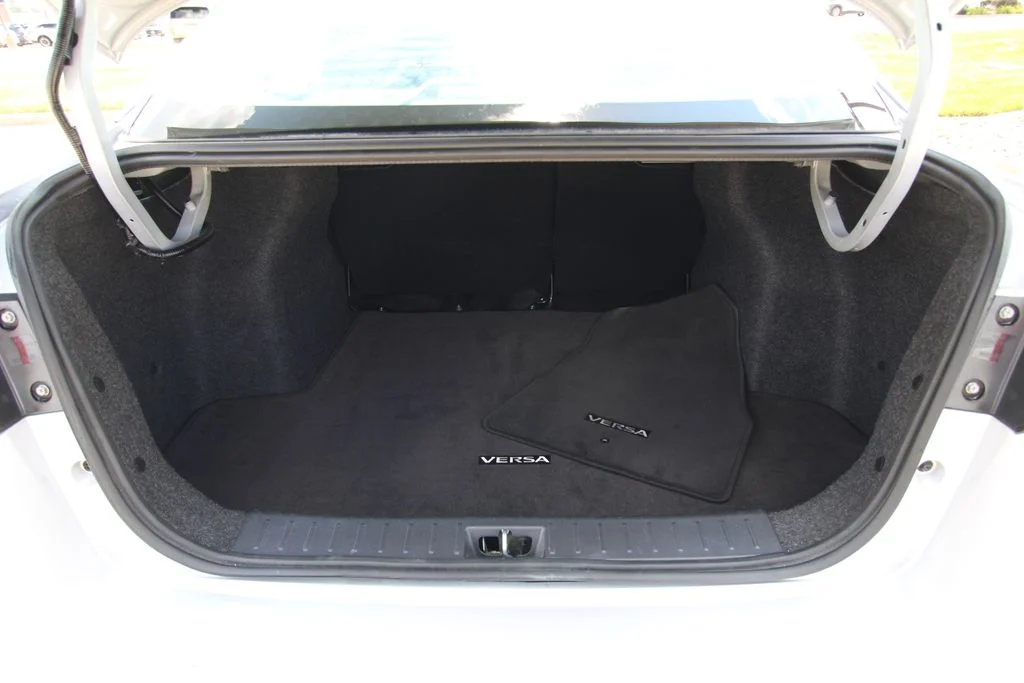 Used 2024 Silver Nissan 1.6 SR image 14