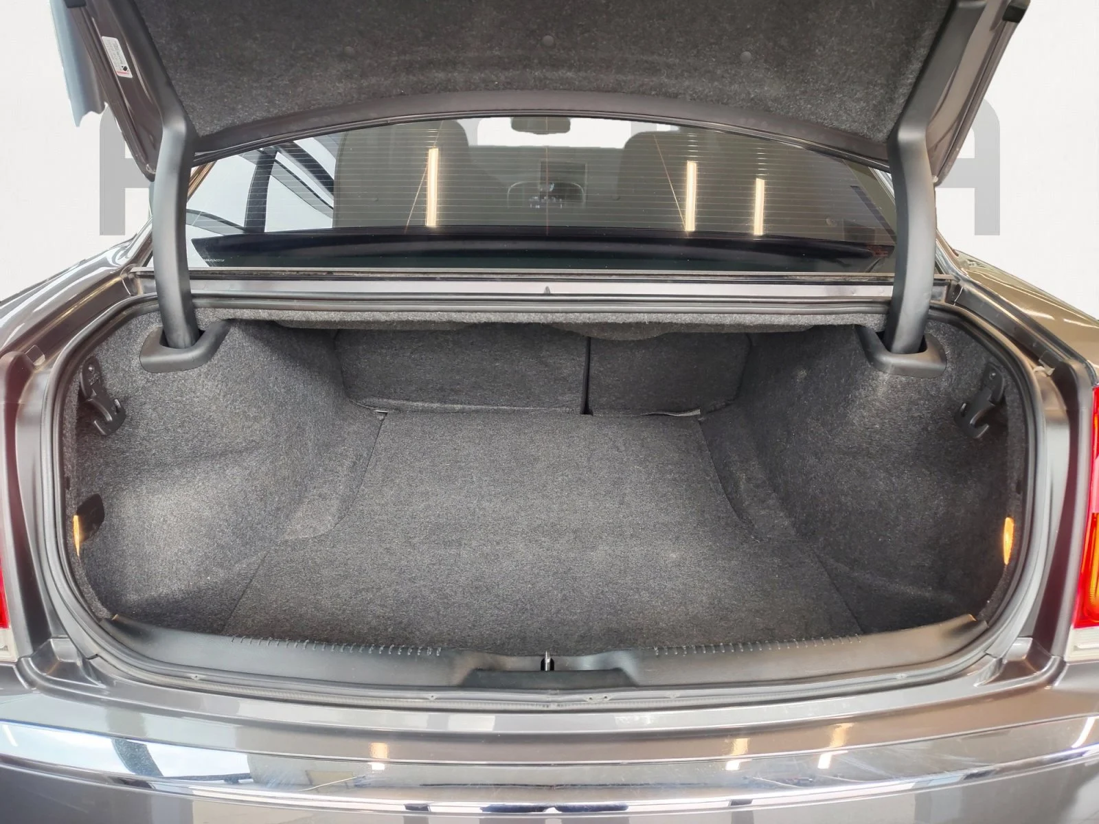 Used 2018 Granite Crystal Metallic Clearcoat Chrysler Touring image 15