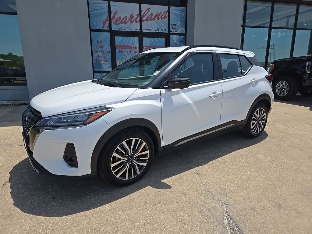Used 2024 White Nissan SR image 3