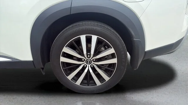 Used 2023 Pearl White Tricoat Nissan Platinum image 36