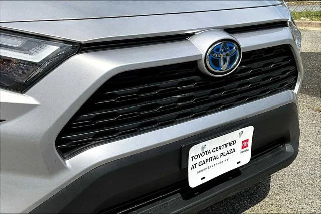 Certified Used 2022 SILVER SKY METALLIC Toyota  image 28