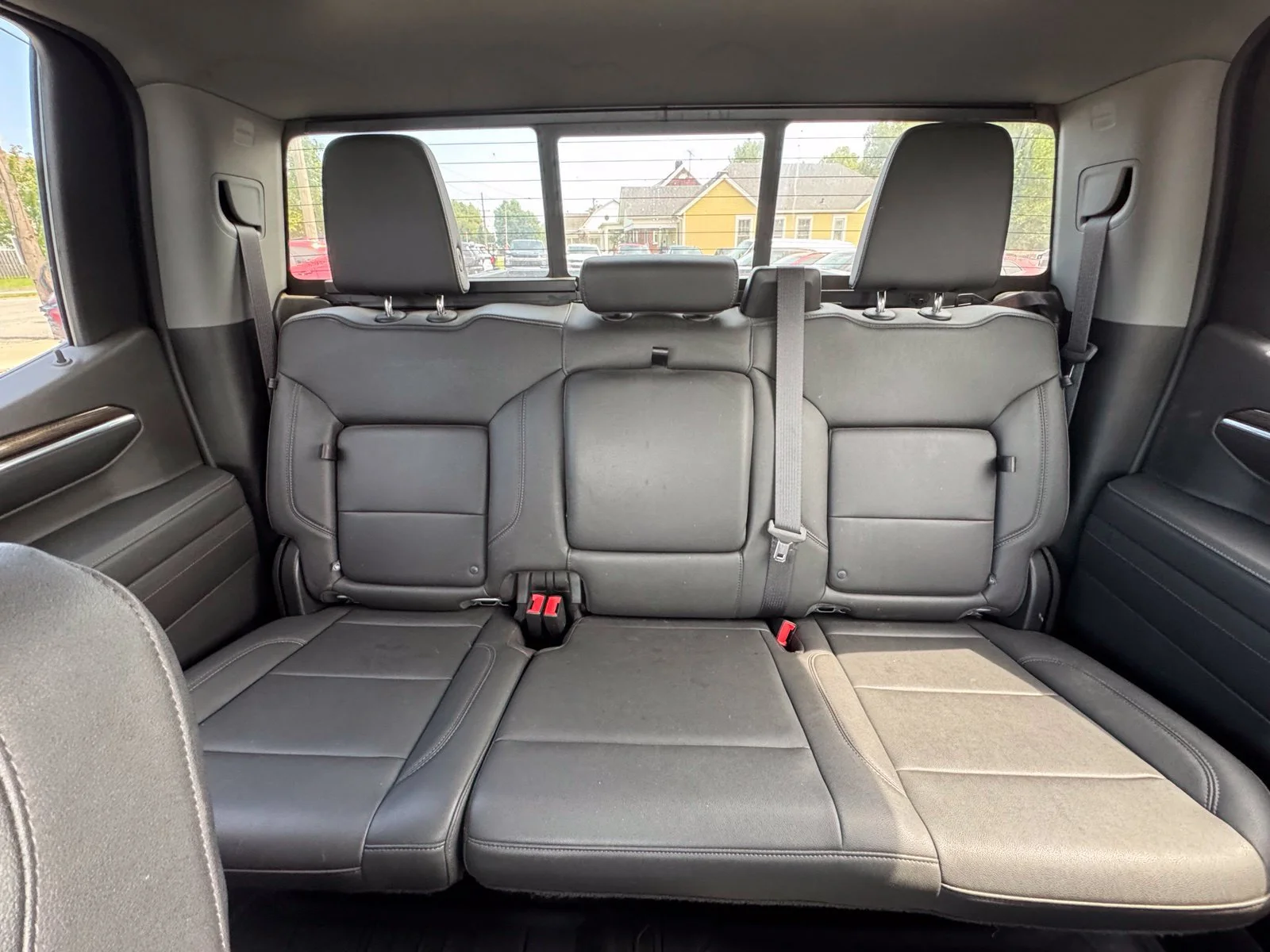 Used 2022 SILVER ICE METALLIC Chevrolet RST image 25