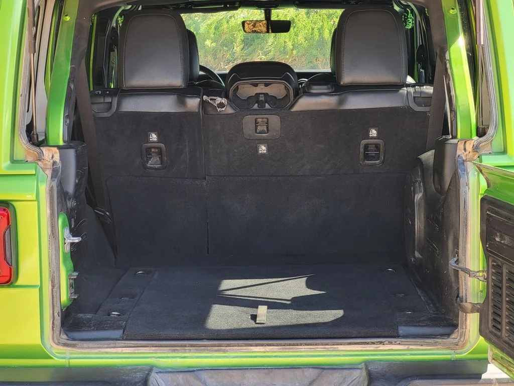 Used 2018 Mojito! Clearcoat Jeep Unlimited Sahara image 25