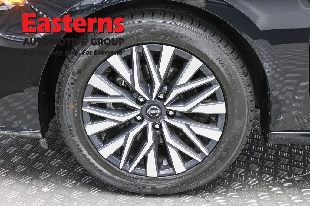 Used 2025 Black Nissan 2.5 SV image 29