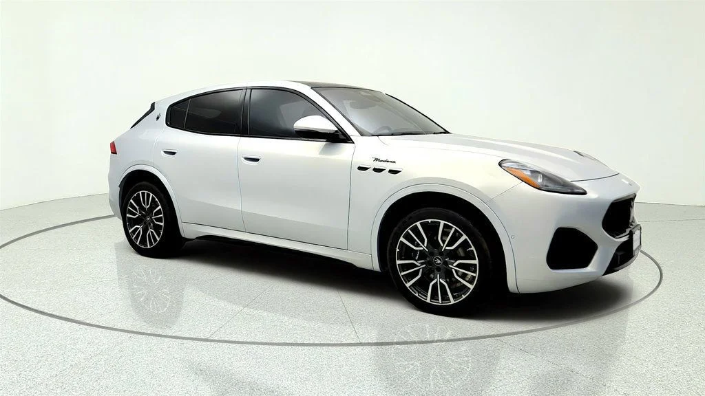 Used 2023 Grigio Cangiante Tri-Coat Maserati Modena AWD w/ Premium Plus Pkg & Full Premium Leather image 3