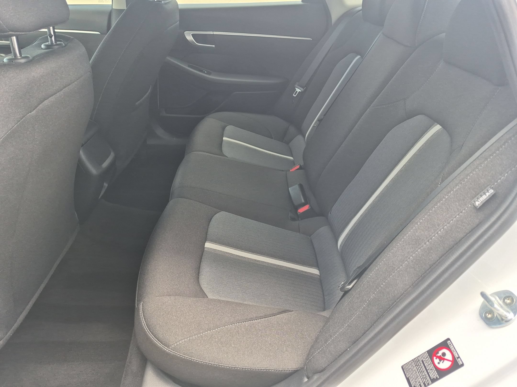 Used 2022 Quartz White Hyundai SE image 21