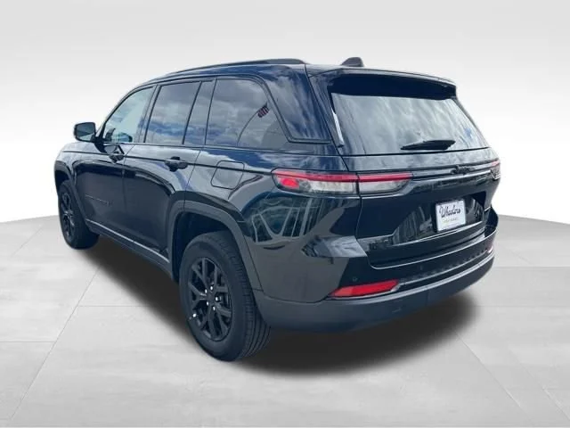 Used 2025 Black Jeep Altitude image 8