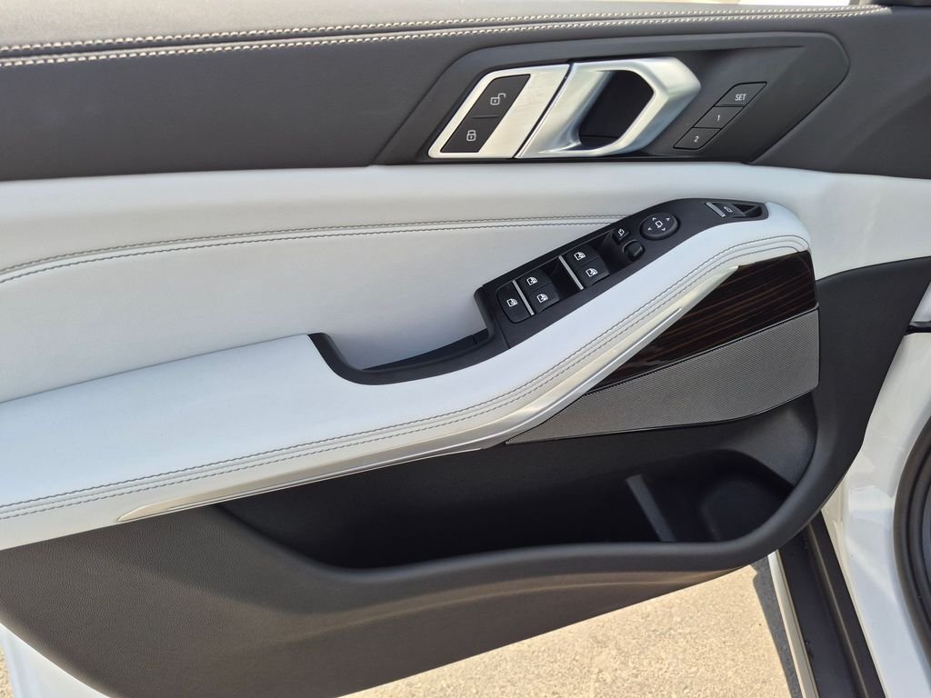 Used 2026 White BMW xDrive40i image 14
