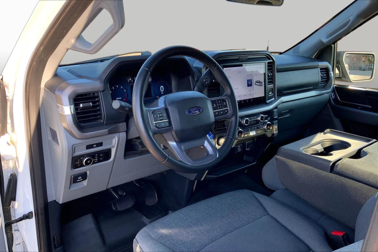Used 2025 Oxford White Ford XLT image 18