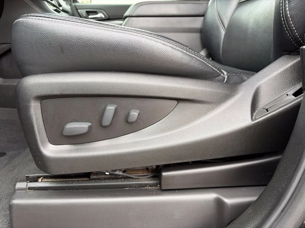 Used 2019 Black Chevrolet LS image 24