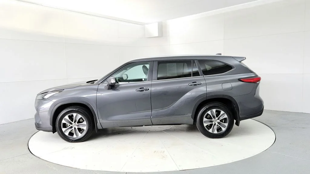 Used 2023 Gray Toyota XLE image 3
