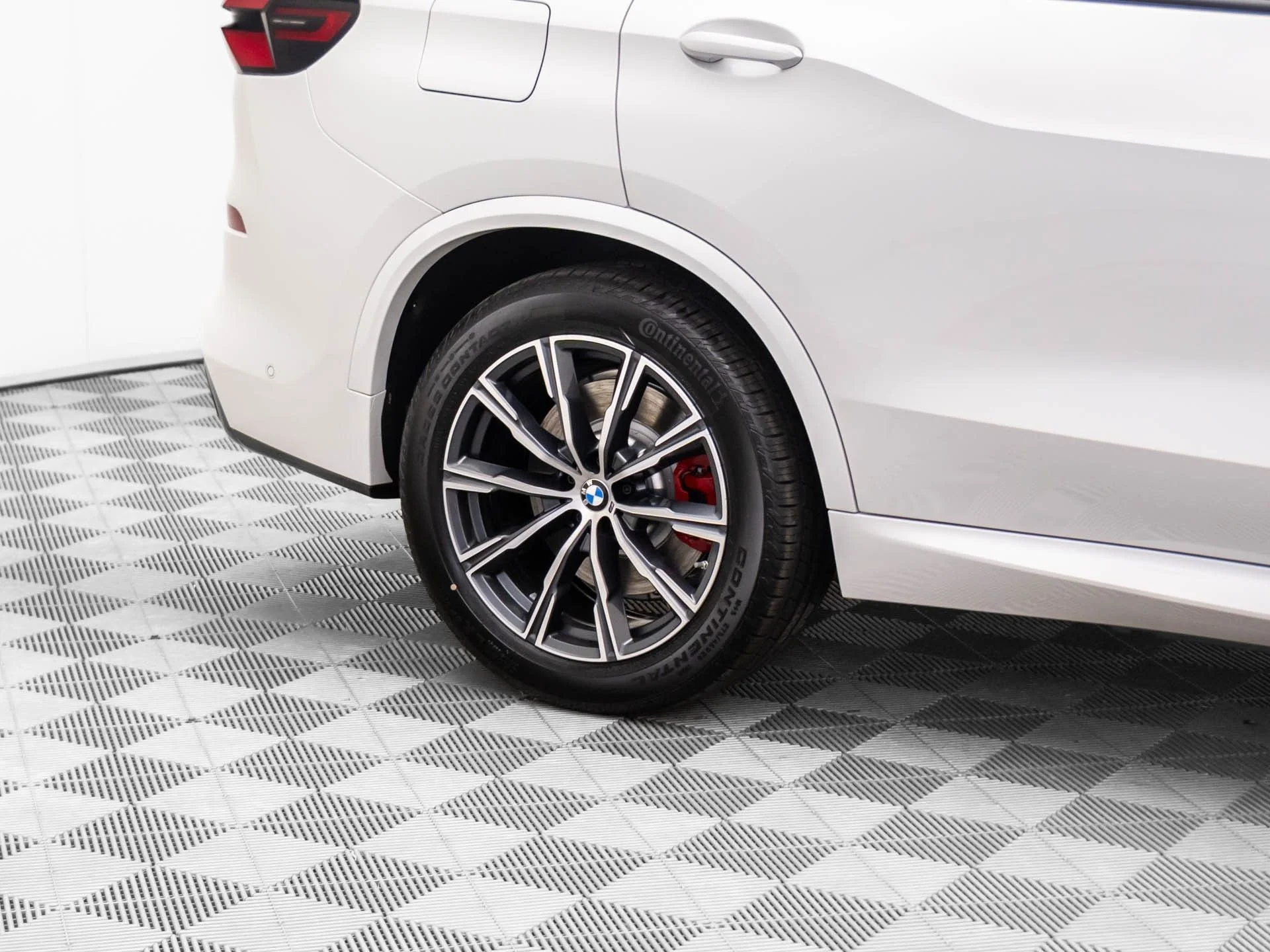 New 2026 White BMW xDrive50e image 36