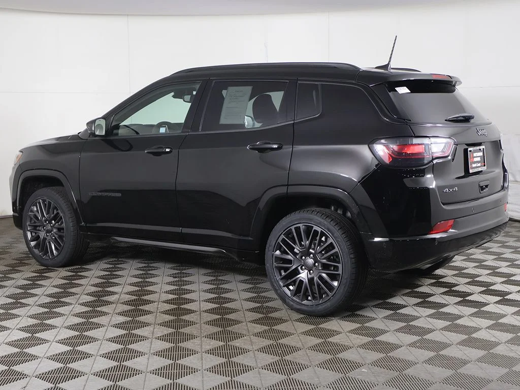 Used 2023 Black Jeep High Altitude image 10
