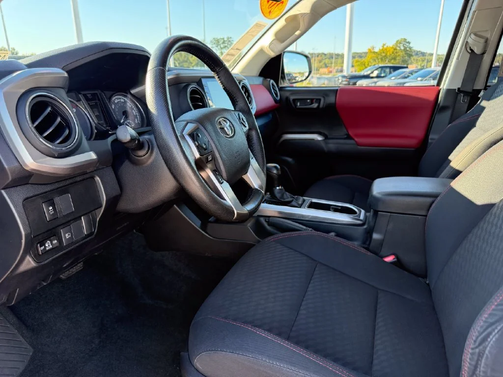 Used 2022 White Toyota SR5 image 4