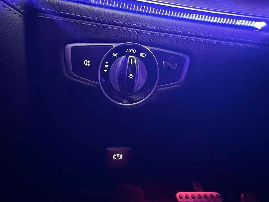 Used 2022 Red Mercedes-Benz Base image 31