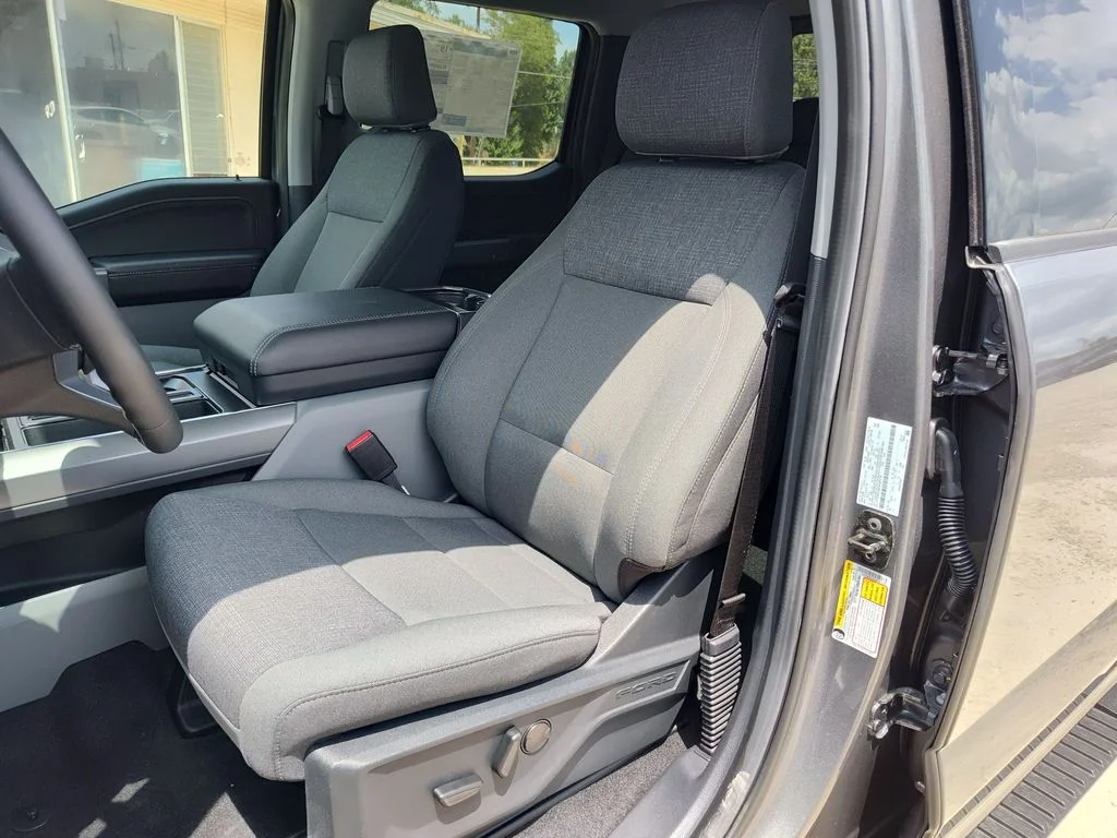 New 2026 Carbonized Gray Metallic Ford XLT image 2