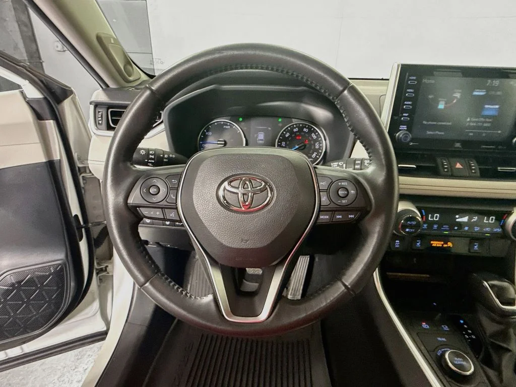 Certified Used 2021 Blizzard Pearl Toyota Hybrid XLE Premium image 12