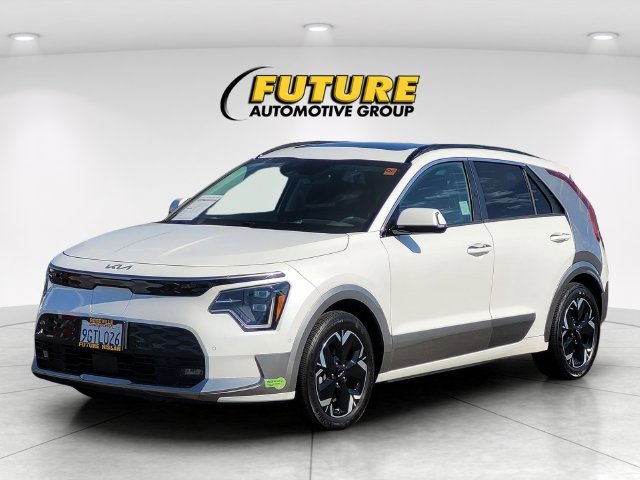 Used 2023 White Kia Wave image 5