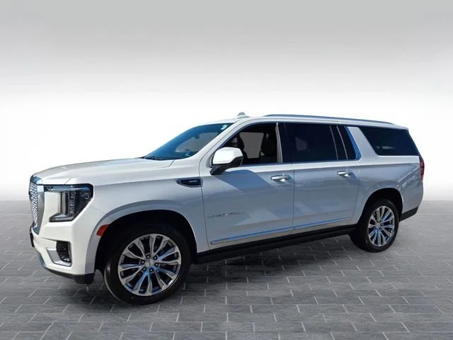 Used 2023 White Frost Tricoat GMC Denali image 3
