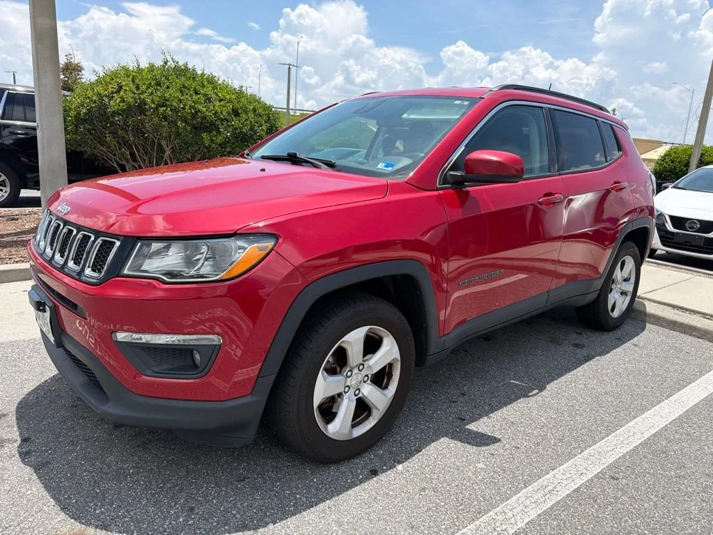 Used 2018 Red Jeep Latitude 4x4 image 1