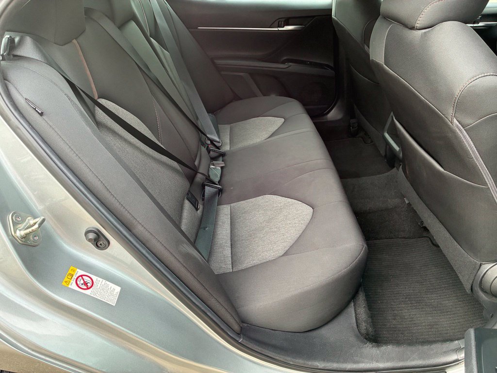 Used 2018 Silver Toyota LE image 17