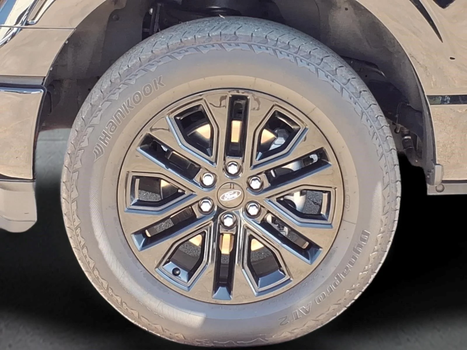 Used 2024  Ford LARIAT image 9