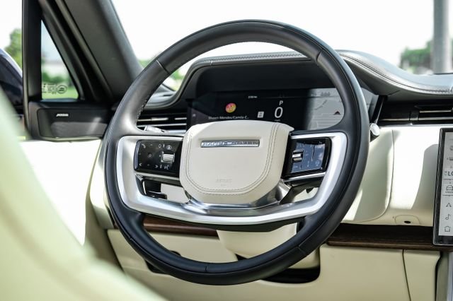 Used 2025 White Land Rover SE image 18