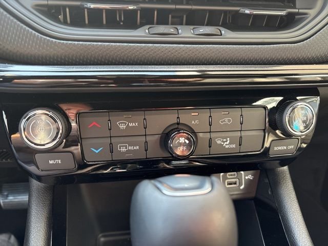 New 2026 Hydro Blue Pearlcoat Jeep Latitude image 9