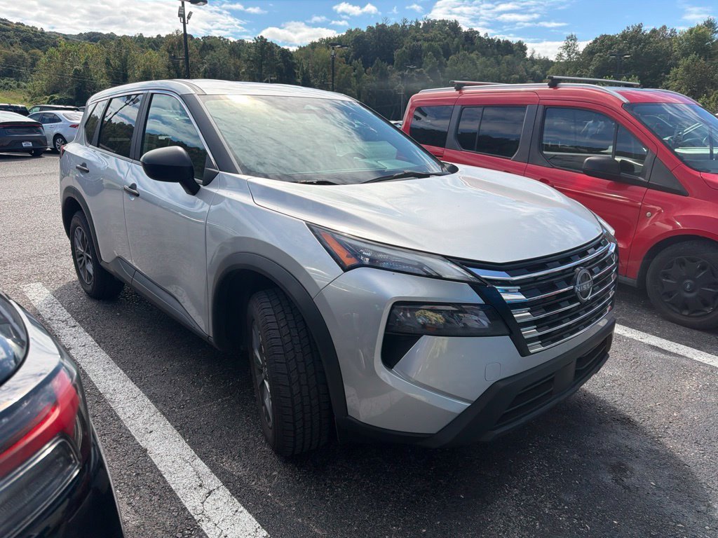 Used 2024 Silver Nissan S image 4