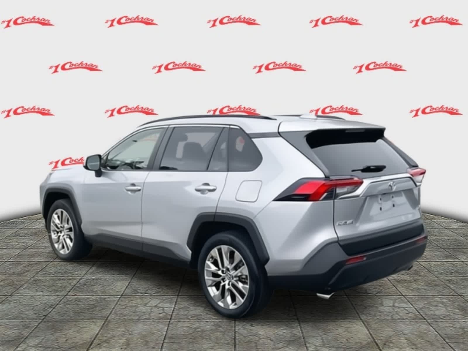 2019 Toyota RAV4 XLE Premium photo 4