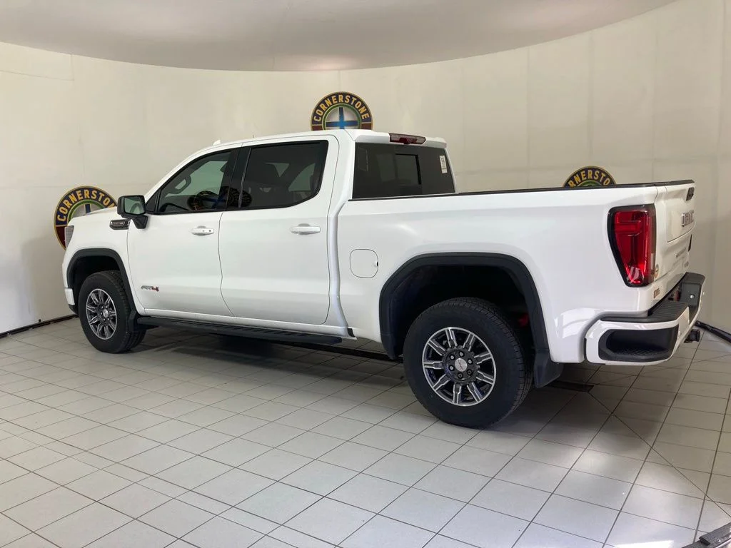 Used 2024 White GMC AT4 image 26