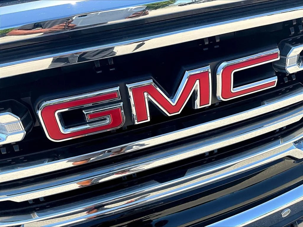 Used 2019 Black GMC SLT image 34