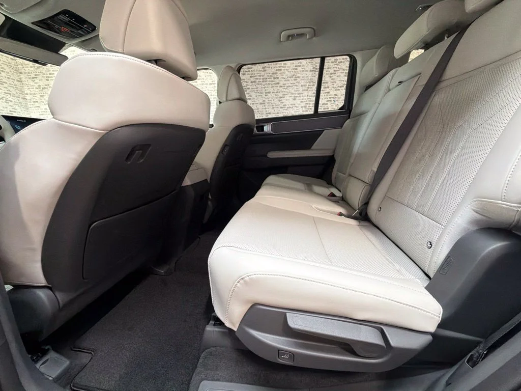 New 2027 Shimmering Silver Hyundai SEL image 15