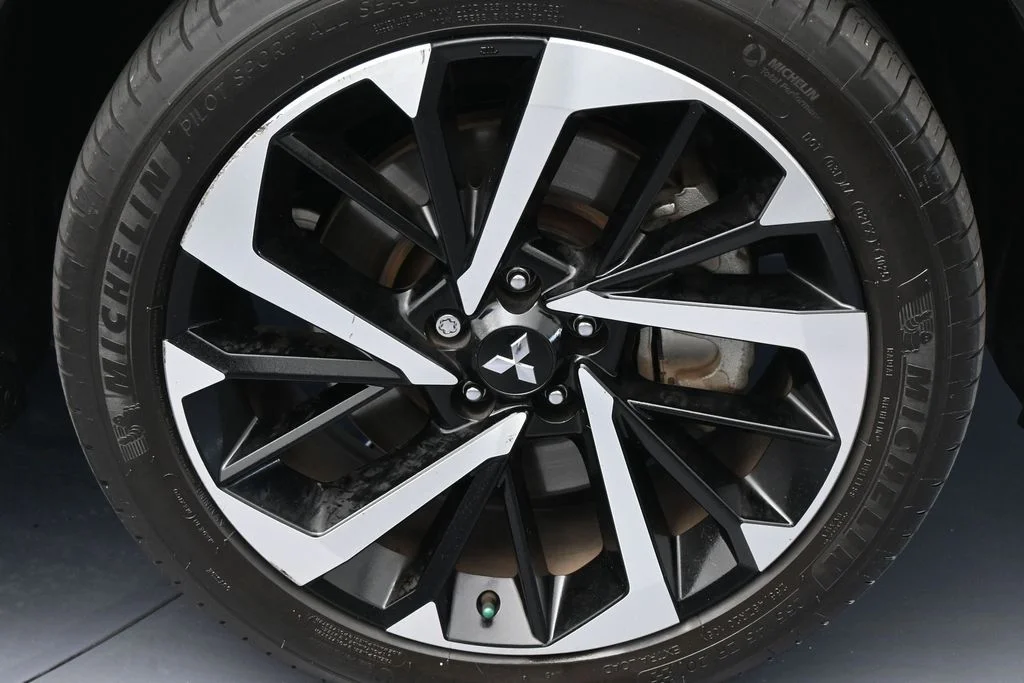 Used 2022 Silver Mitsubishi SEL image 45