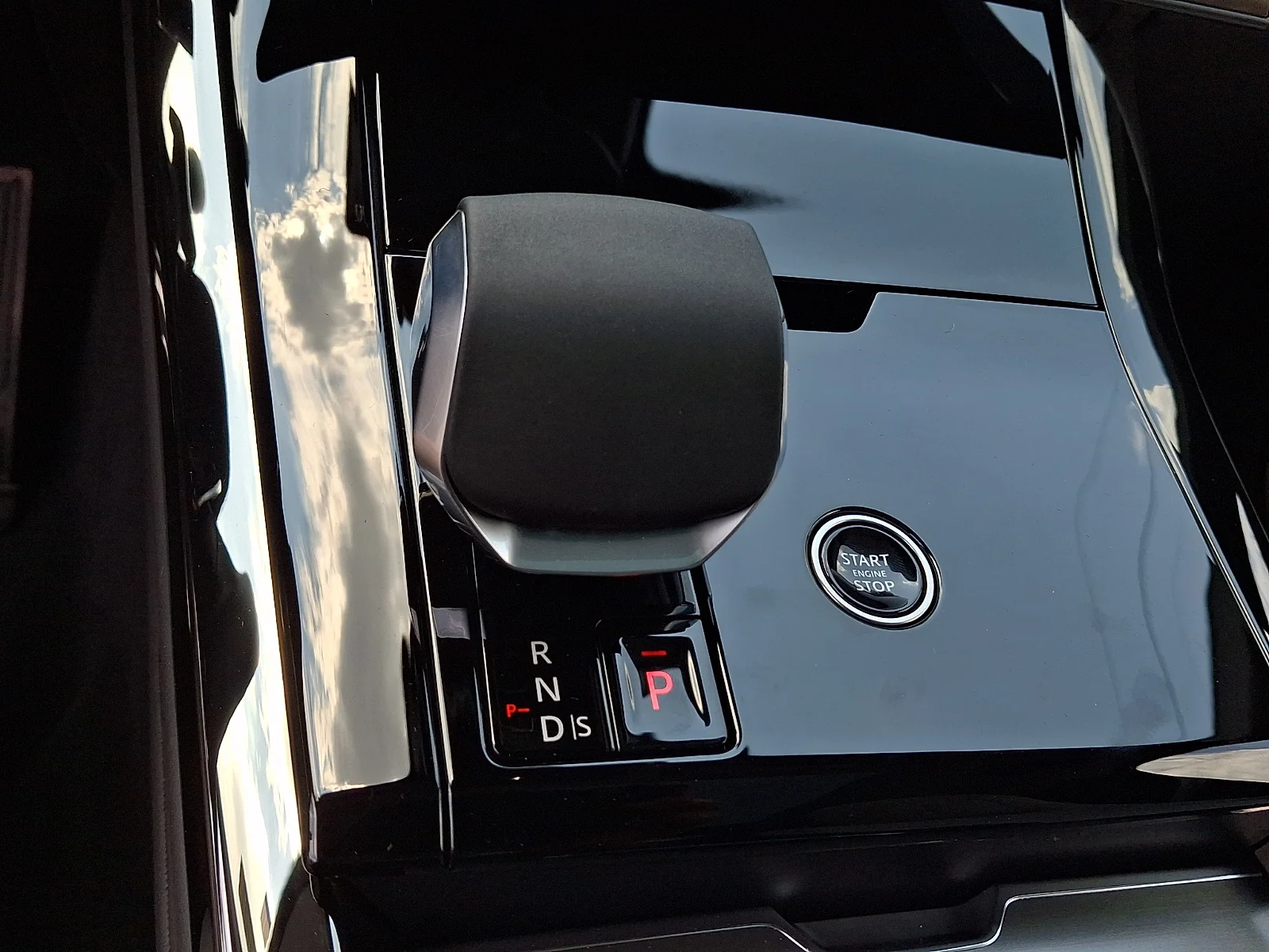 New 2026 Fuji White Land Rover P400 Dynamic SE image 12