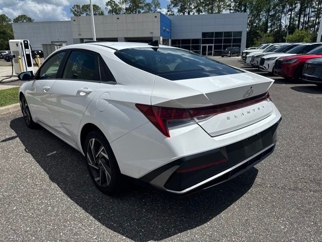 Certified Used 2025 White Hyundai SEL Convenience image 9