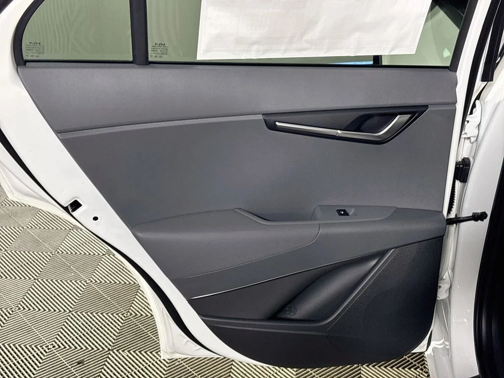 New 2026 Snow White Pearl Kia EX image 19
