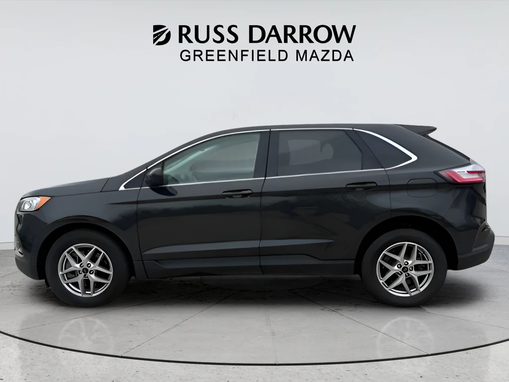Used 2022 Green Ford SEL image 2