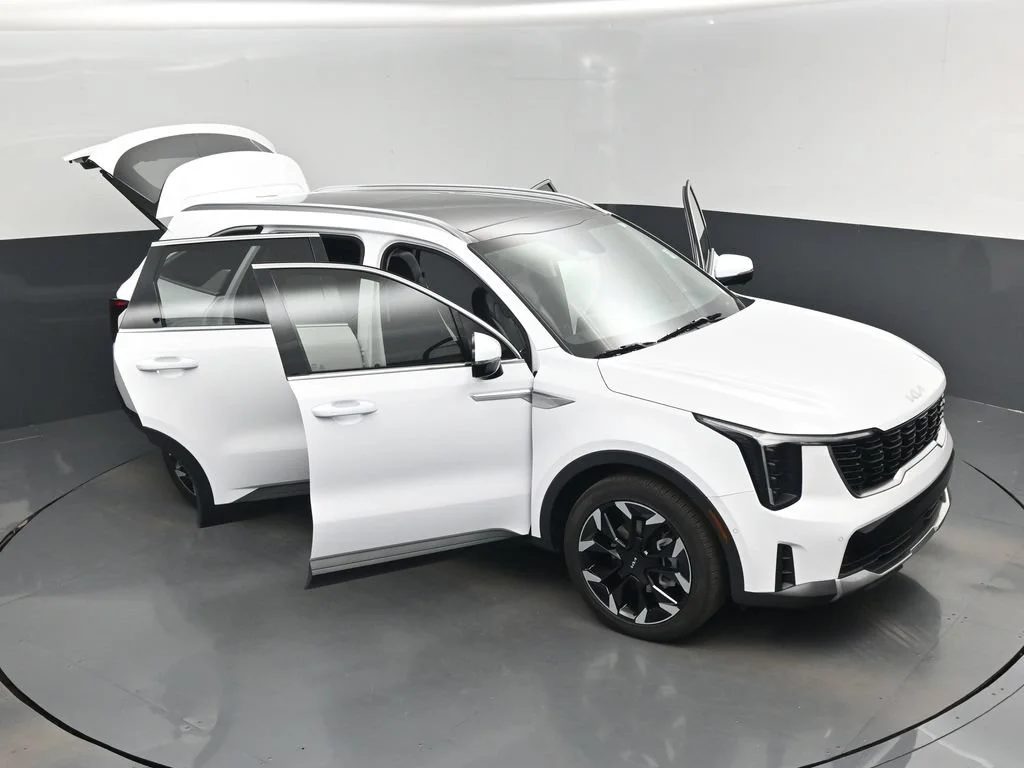 Certified Used 2025 White Kia SX image 19