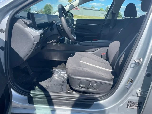 Used 2025 Silver Hyundai SEL image 11