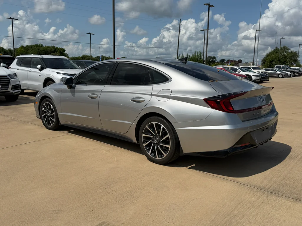 Used 2020 Shimmering Silver Pearl Hyundai SEL Plus image 3