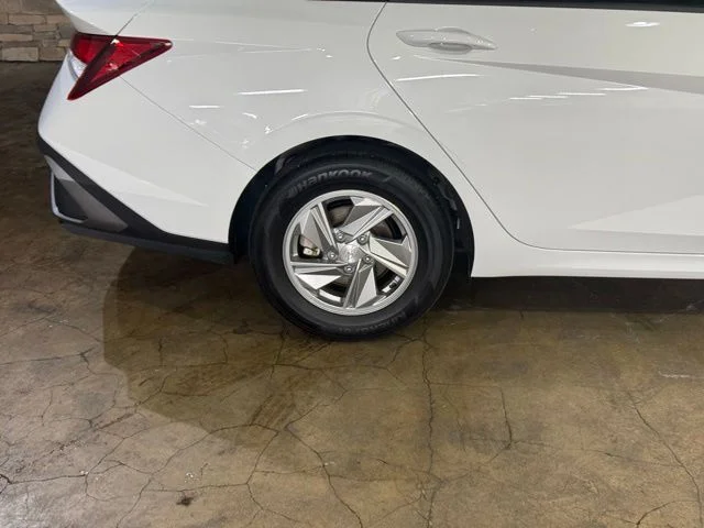New 2026 White Hyundai SE image 3