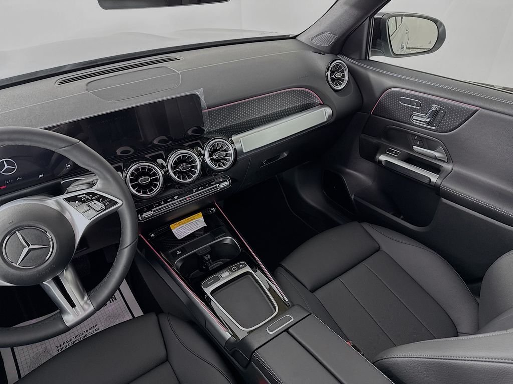 Used 2025 Silver Mercedes-Benz GLB 250 image 25