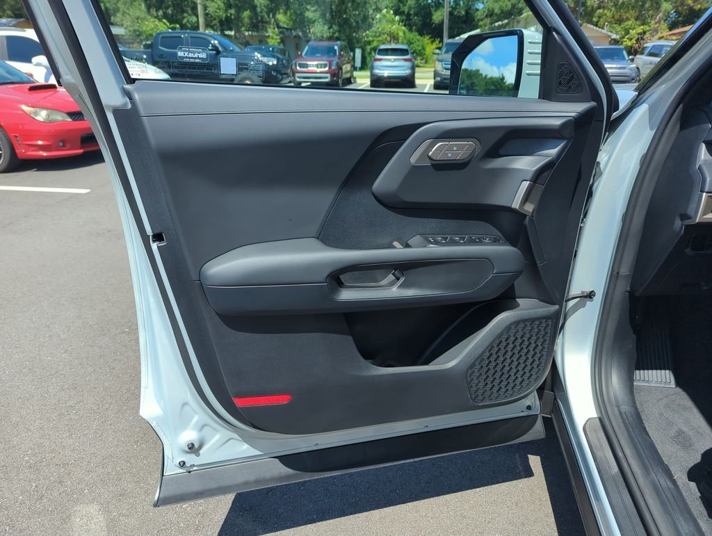 New 2027 Ivory Silver Kia EX image 18