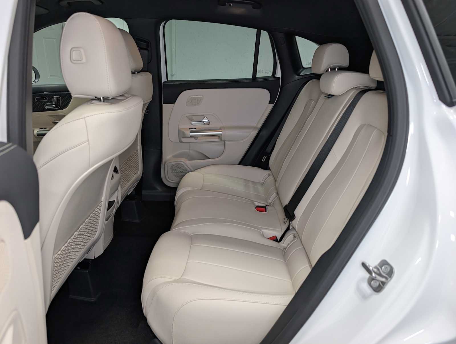 New 2026 Polar White Mercedes-Benz GLA 250 image 16