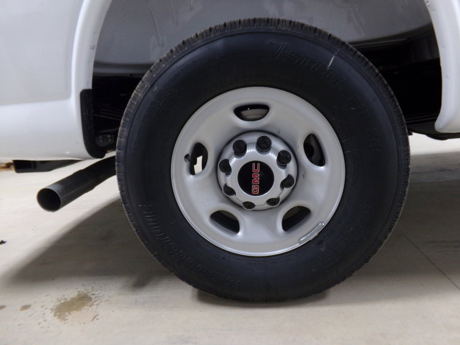 2025 GMC Savana Cargo Work Van - Photo 23