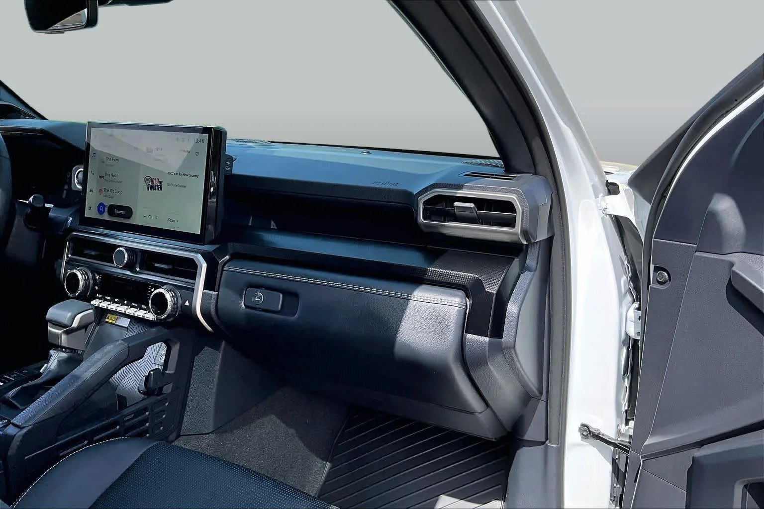 Used 2026 Wind Chill Pearl Toyota Limited image 18