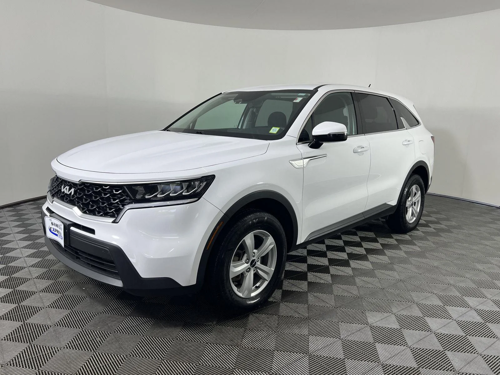 Used 2023 Glacial White Pearl Kia LX image 29